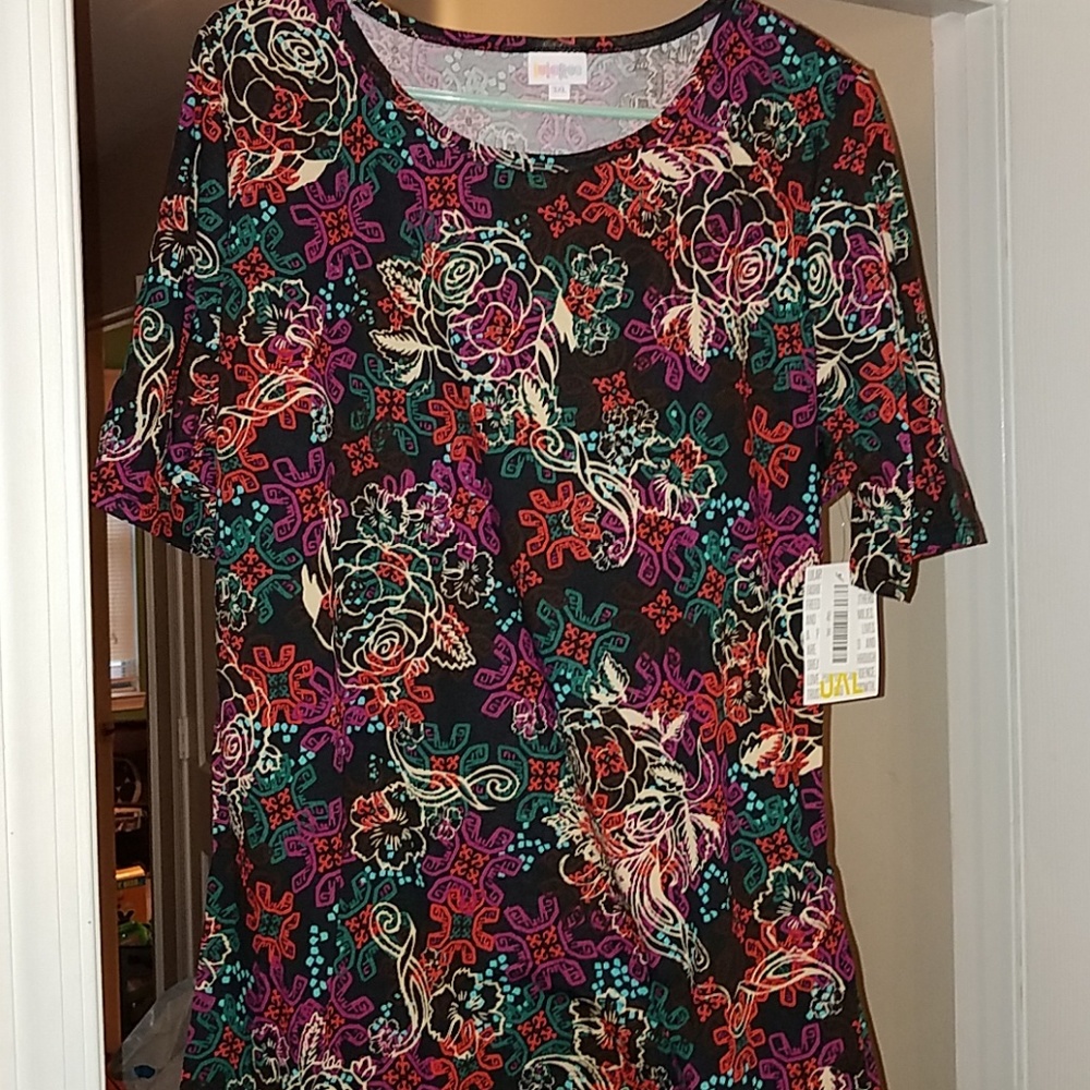 Brand new 3XL Lularoe Gigi top